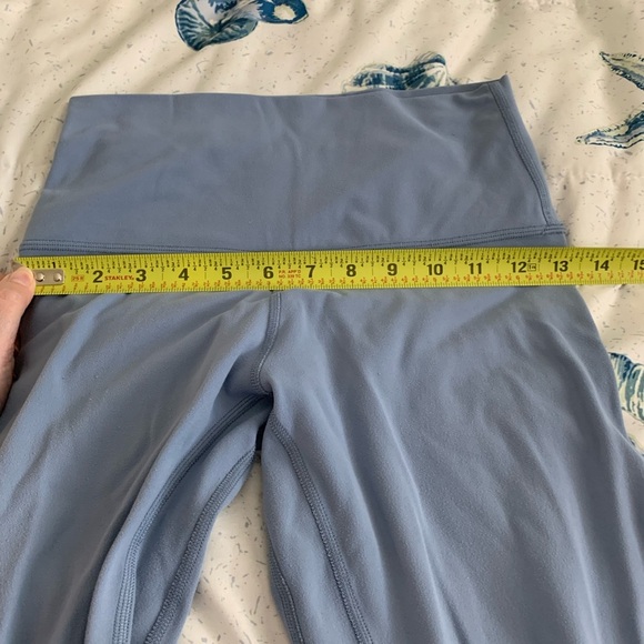 Lululemon Athletica Soft Blue Cropped Leggings size 6 - Picture 2 of 6